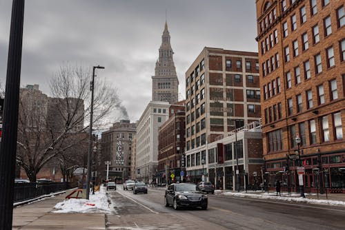 casual_gamers_playing_on_computer