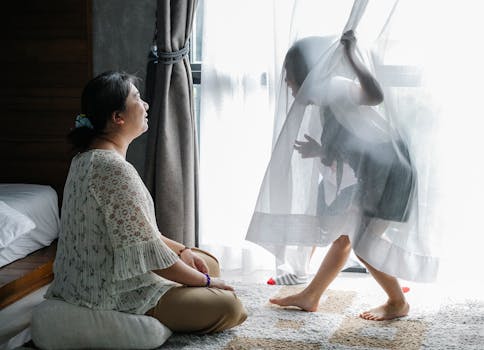 happy_family_buying_home